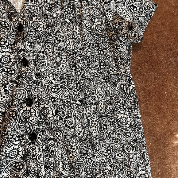 Women's White Stag paisley print button down
size medium
No flaws - Picture 2 of 3